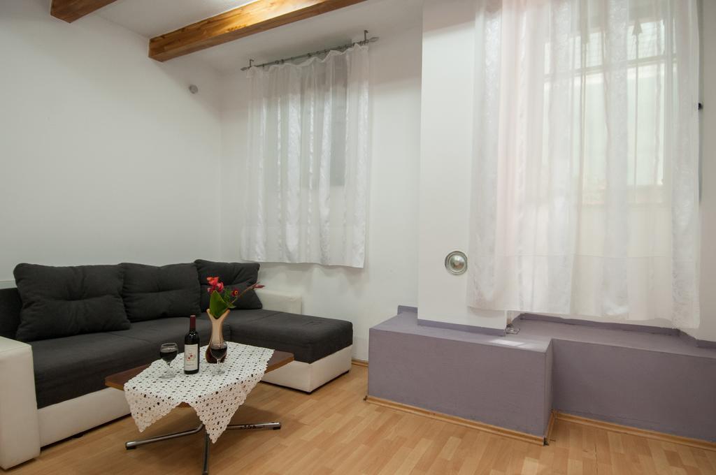 Tomic A-5 Apartment